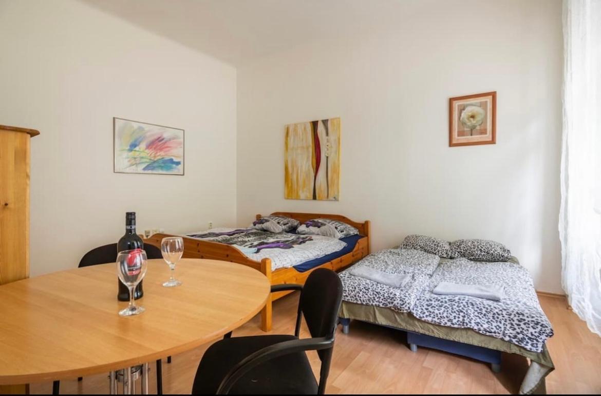 Apartment Stepanska Prag Eksteriør billede